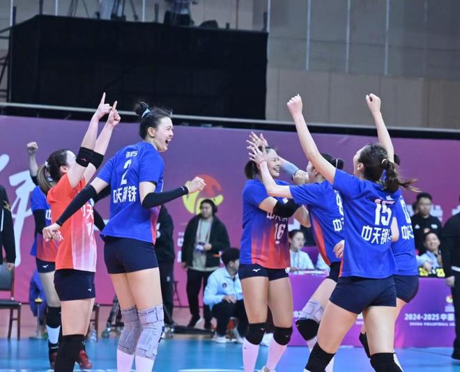 江苏女排时隔8年再获联赛冠军，四强格局发生变化！-第2张图片-ZBLOG