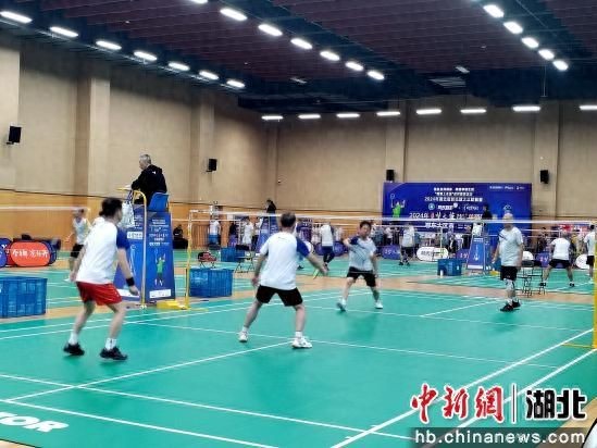 湖北省羽毛球大众联赛在咸宁开赛-第1张图片-ZBLOG